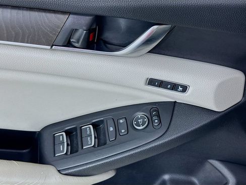 Used 2018 Honda Accord Touring image 21