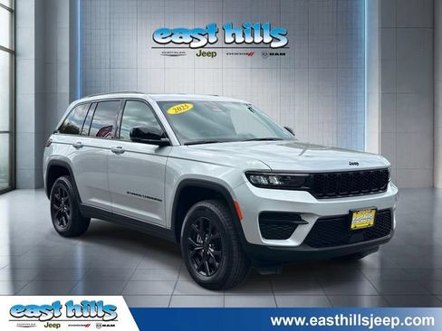 Certified 2025 Jeep Grand Cherokee Altitude AWD/4WD image 1