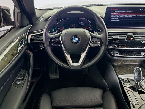 Used 2023 BMW 530i w/ Convenience Package image 16