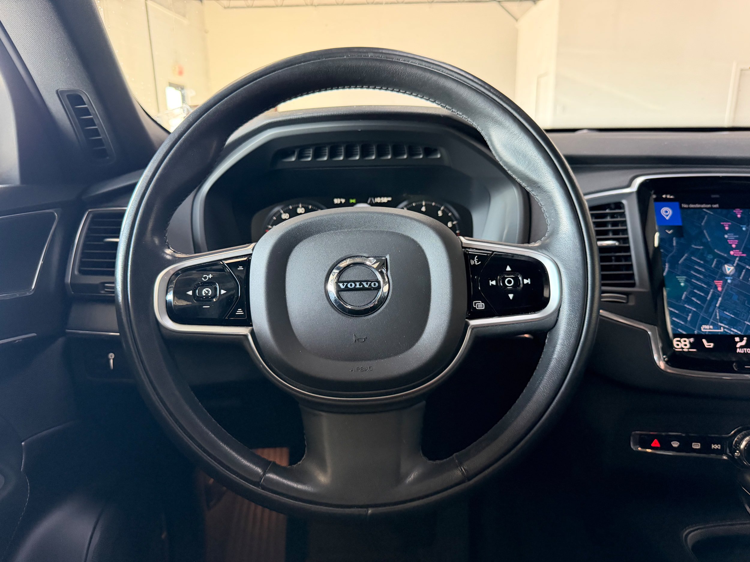 Used 2020 Volvo XC90 T5 Momentum FWD image 17