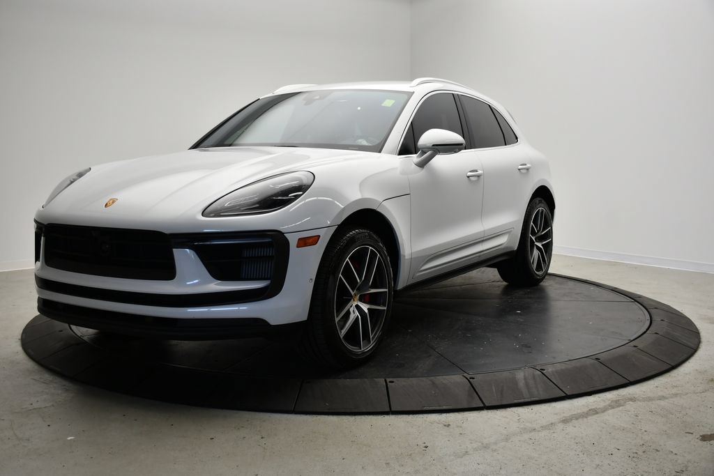 Certified 2023 Porsche Macan S AWD/4WD image 1