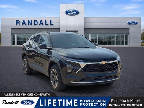 Used 2026 Chevrolet Trax LT FWD image 1