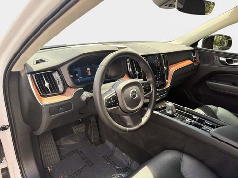 Used 2024 Volvo XC60 B5 Plus AWD/4WD image 17