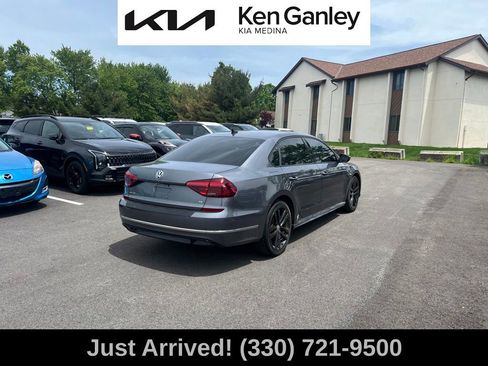 Used 2018 Volkswagen Passat 2.0T R-Line FWD image 5