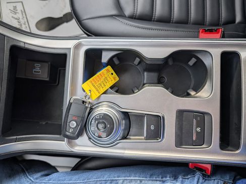 Used 2024 Ford Edge SEL image 26