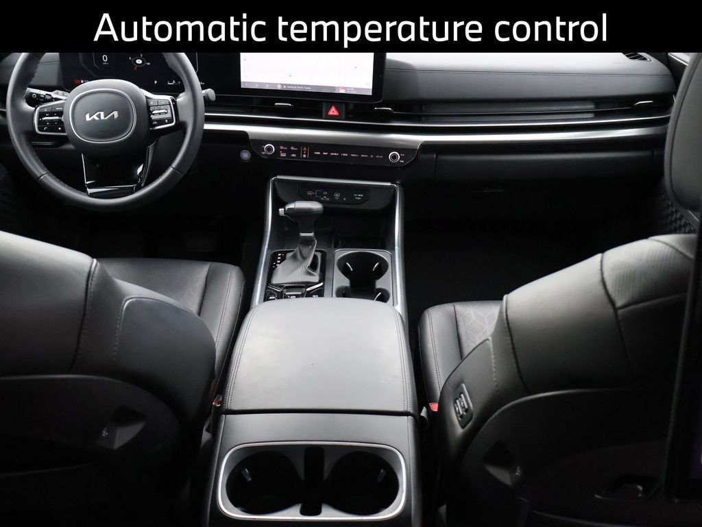 Used 2025 Kia Carnival SX FWD image 7