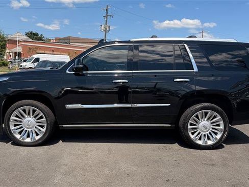 Used 2017 Cadillac Escalade Platinum AWD/4WD image 3