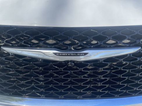 Used 2024 Chrysler Pacifica Touring-L image 29