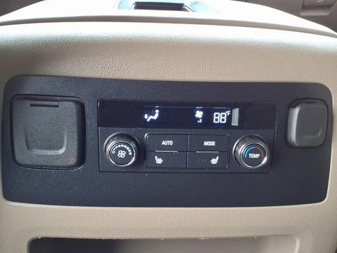 Used 2020 GMC Yukon SLT image 32