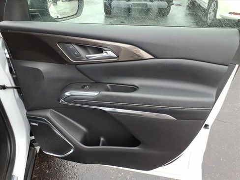 Used 2025 Chevrolet Traverse High Country FWD image 28