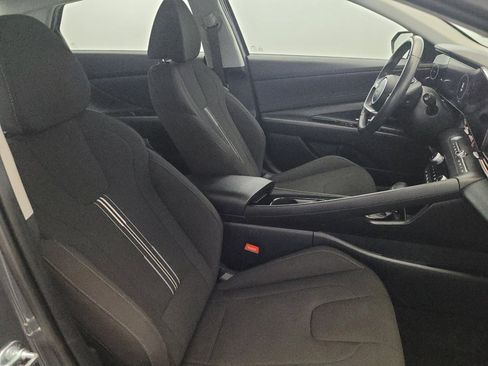 Used 2025 Hyundai Elantra SEL FWD image 21