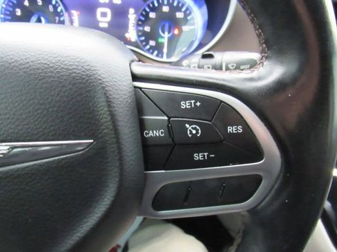 Used 2017 Chrysler Pacifica Touring-L Plus image 15