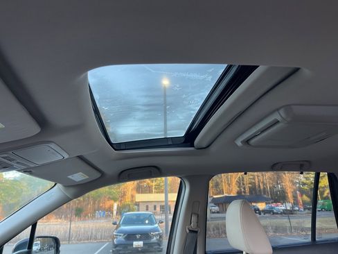 Certified 2017 Honda Pilot Touring image 26