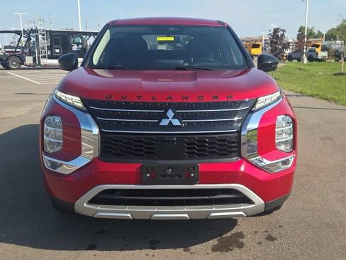 Used 2022 Mitsubishi Outlander SE FWD image 3