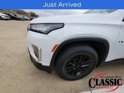 Used 2022 Chevrolet Traverse LT image 13