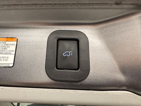 Used 2019 Toyota Sienna SE image 25