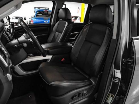 Used 2019 Nissan Titan PRO-4X image 30