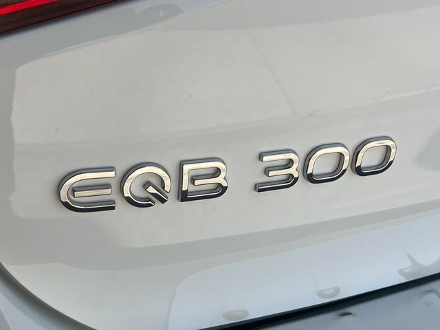 Used 2025 Mercedes-Benz EQB 300 4MATIC image 22
