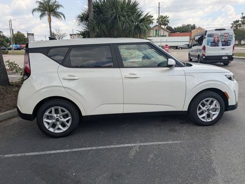 Certified 2025 Kia Soul LX w/ LX Technology Package FWD image 6