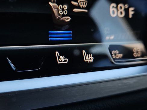 Used 2019 BMW 740i w/ Executive Package image 25