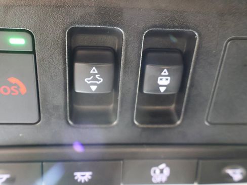 Used 2023 Nissan Rogue SL AWD/4WD image 52