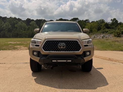 Used 2019 Toyota Tacoma TRD Off-Road AWD/4WD image 2