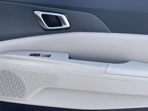 New 2026 Kia Carnival EX image 16