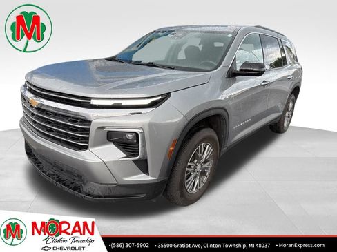 Used 2024 Chevrolet Traverse LT FWD image 1