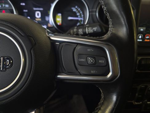 Used 2022 Jeep Wrangler Unlimited Sahara w/ Cold Weather Group AWD/4WD image 16