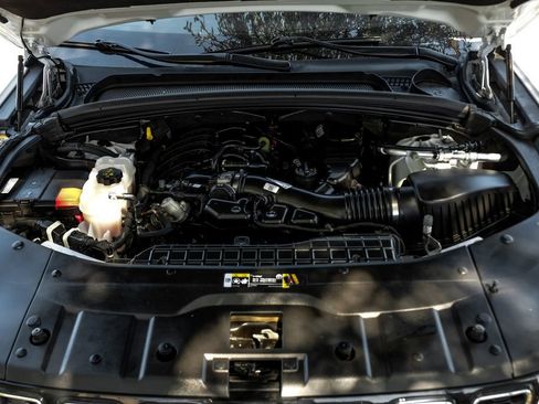 Used 2023 Jeep Grand Cherokee Limited image 7