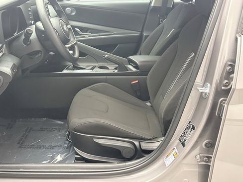 Used 2023 Hyundai Elantra SEL FWD image 11