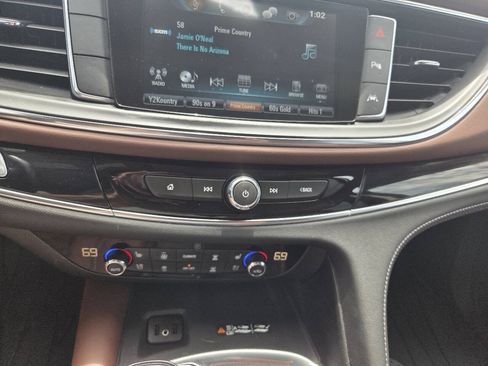 Used 2018 Buick Enclave Avenir FWD image 12