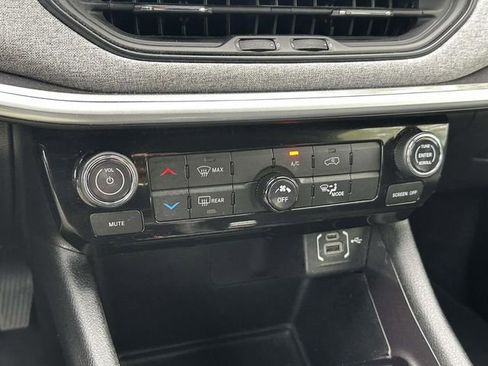 Used 2024 Jeep Compass Latitude AWD/4WD image 16