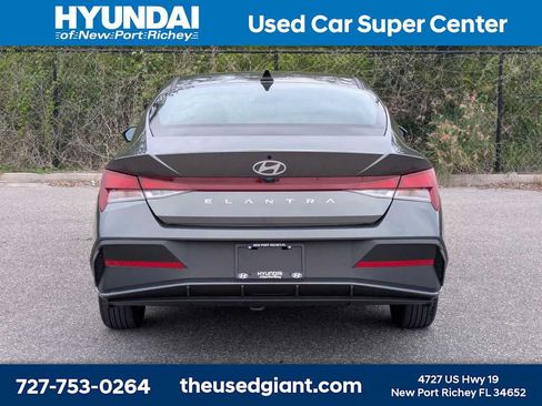 Used 2025 Hyundai Elantra SE w/ Cargo Package FWD image 4