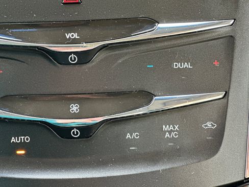 Used 2014 Lincoln MKS w/ Equipment Group 101A image 29