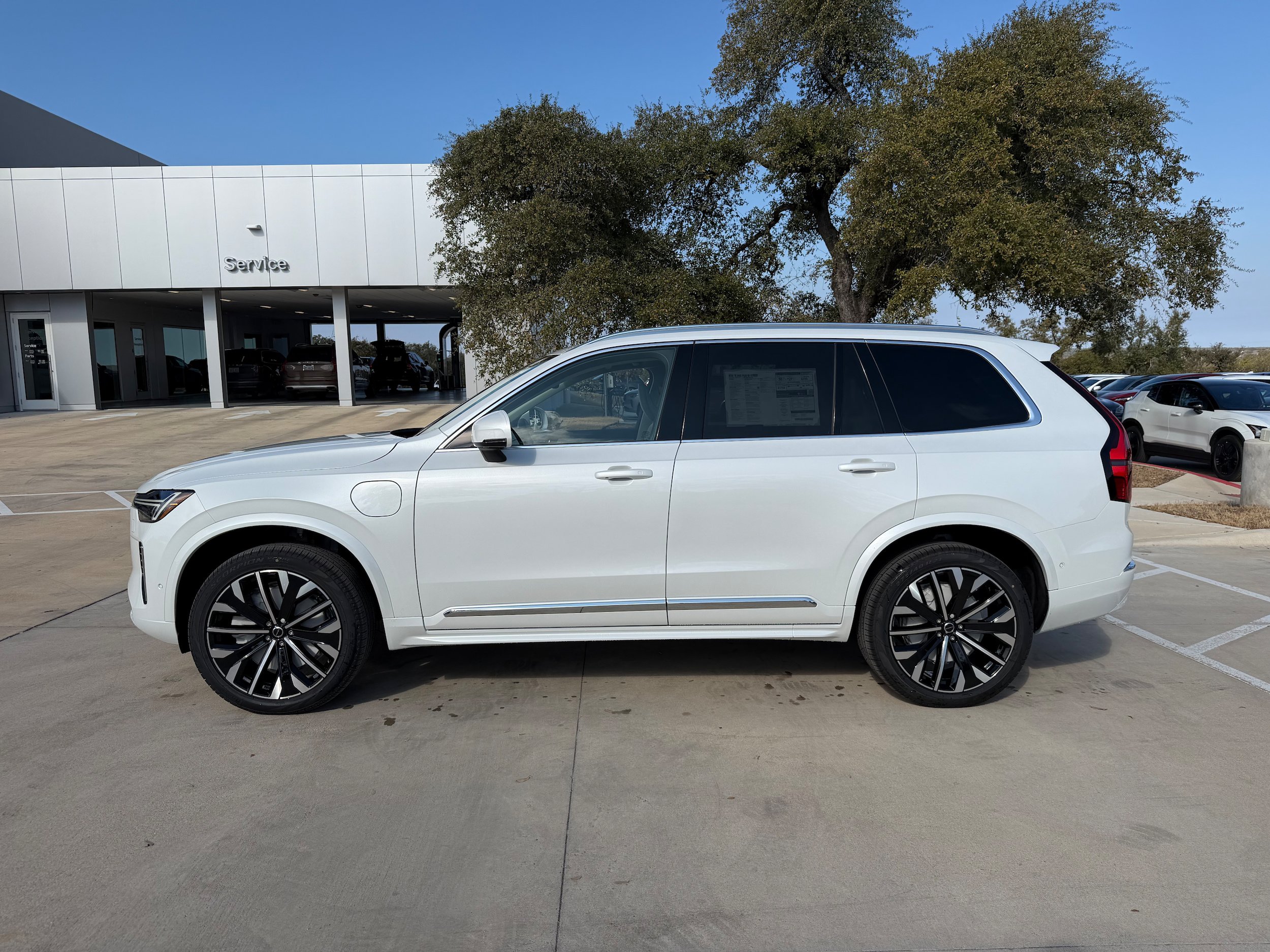 Used 2026 Volvo XC90 T8 Ultra w/ Protection Package Premier AWD/4WD image 3