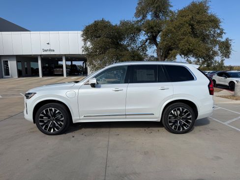 Used 2026 Volvo XC90 T8 Ultra w/ Protection Package Premier AWD/4WD image 3