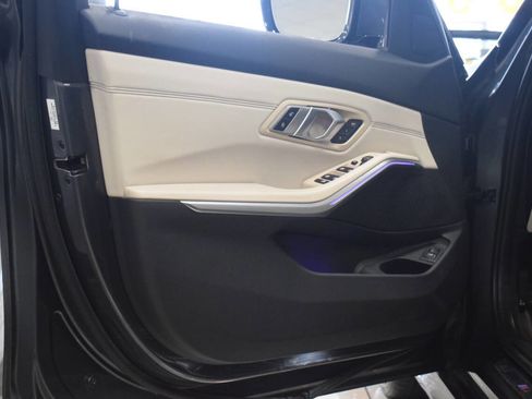 Used 2020 BMW 330i Sedan w/ M Sport Package image 27