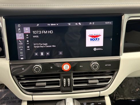 Certified 2026 Porsche Macan AWD/4WD image 30