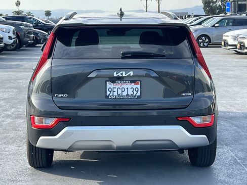 Used 2023 Kia Niro EX image 6