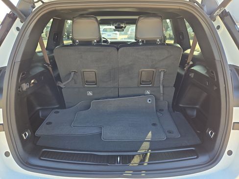 Used 2025 Jeep Grand Cherokee L Altitude RWD image 30