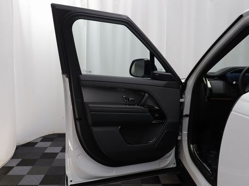 Used 2025 Land Rover Range Rover Sport Dynamic SE image 5