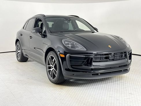 Certified 2024 Porsche Macan AWD/4WD image 9