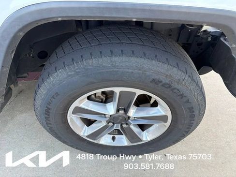 Used 2021 Jeep Wrangler Unlimited Sahara AWD/4WD image 12