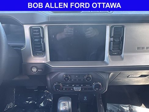 Used 2025 Ford Bronco Outer Banks AWD/4WD image 18