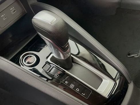 New 2025 Nissan Versa SR w/ Trunk Package image 12