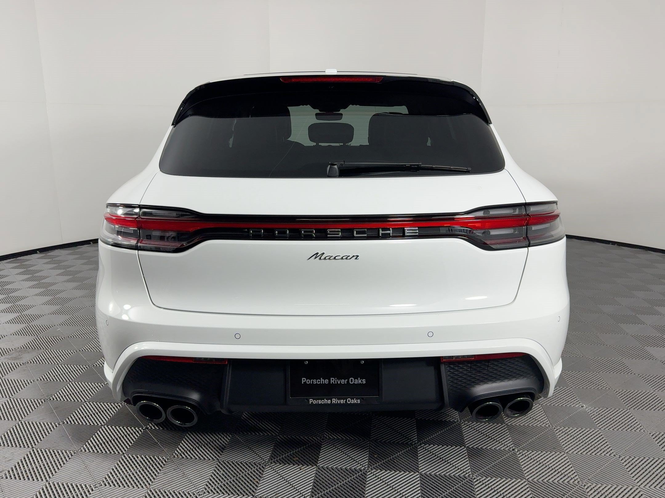 Certified 2026 Porsche Macan AWD/4WD image 10