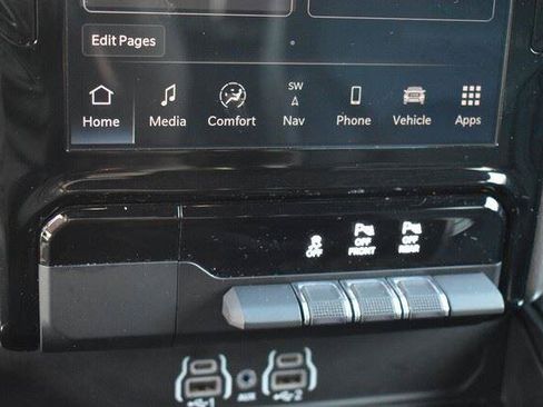 Used 2026 RAM 1500 Laramie AWD/4WD image 37