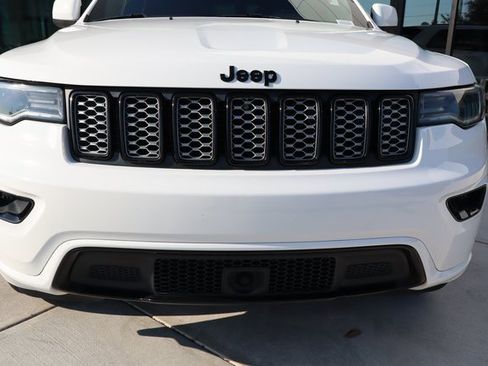 Used 2021 Jeep Grand Cherokee Laredo X image 9