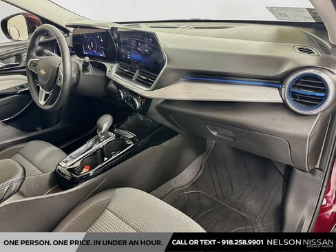 Used 2025 Chevrolet Trax LT w/ Driver Confidence Package FWD image 28
